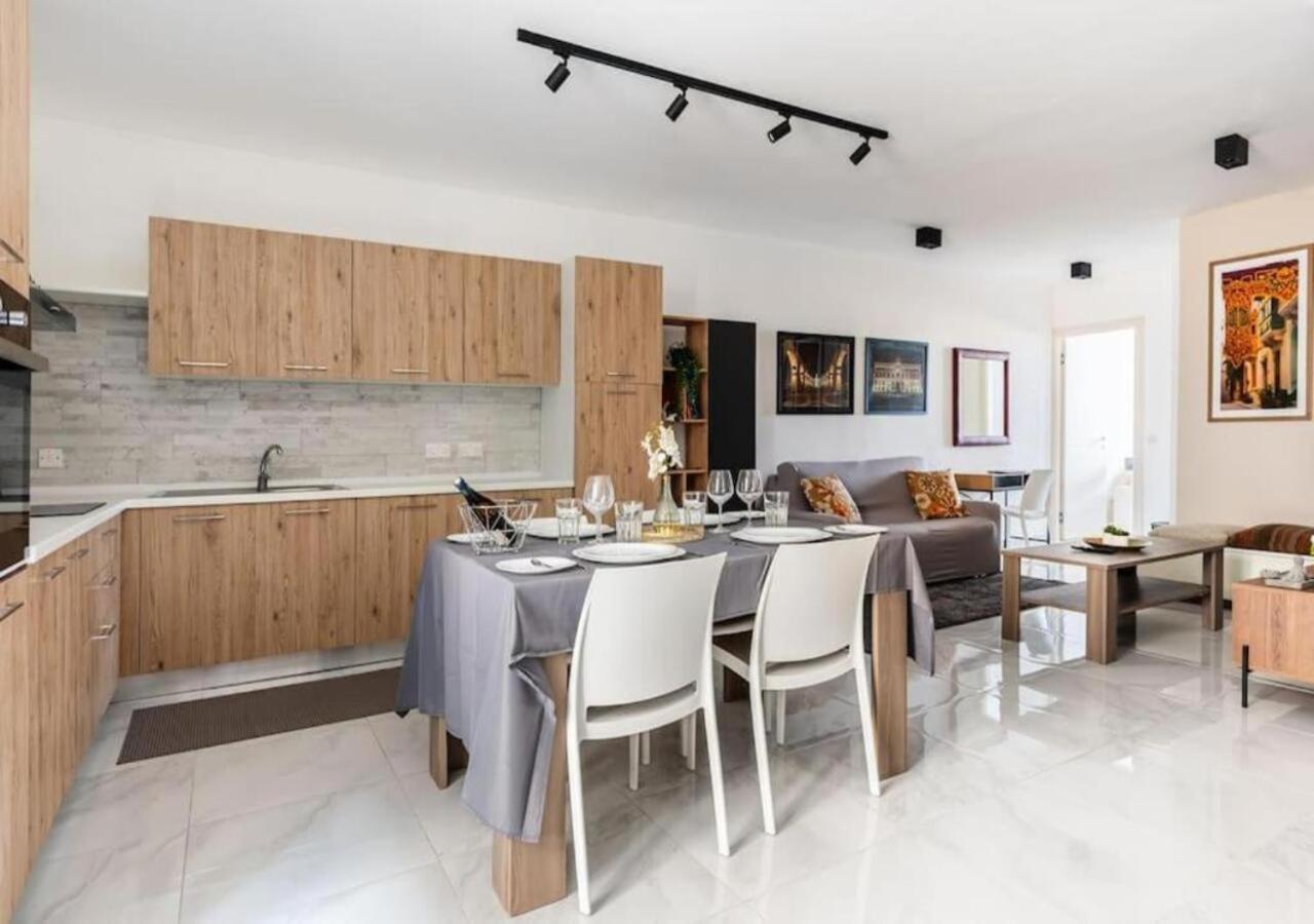 Sea View Luxury Apartment Brand New In 발레타 외부 사진