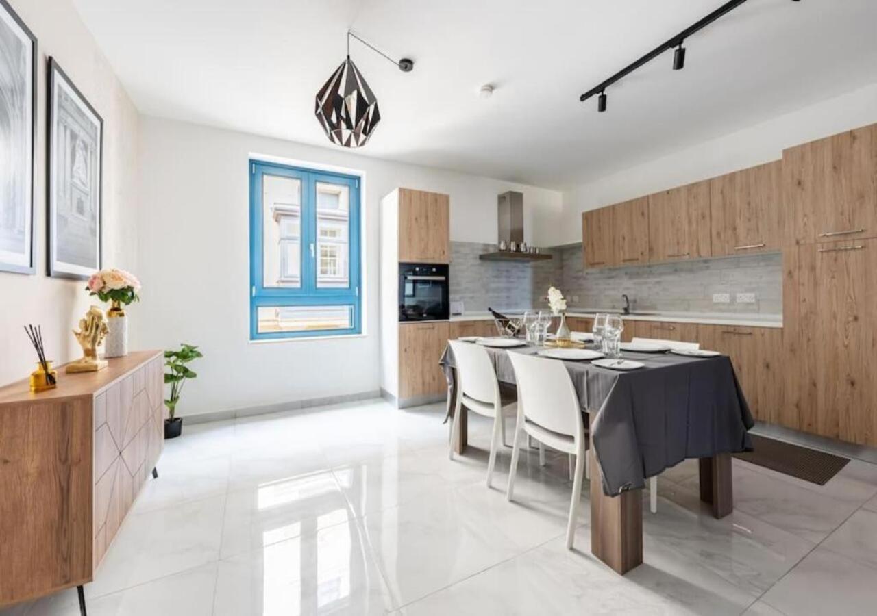 Sea View Luxury Apartment Brand New In 발레타 외부 사진