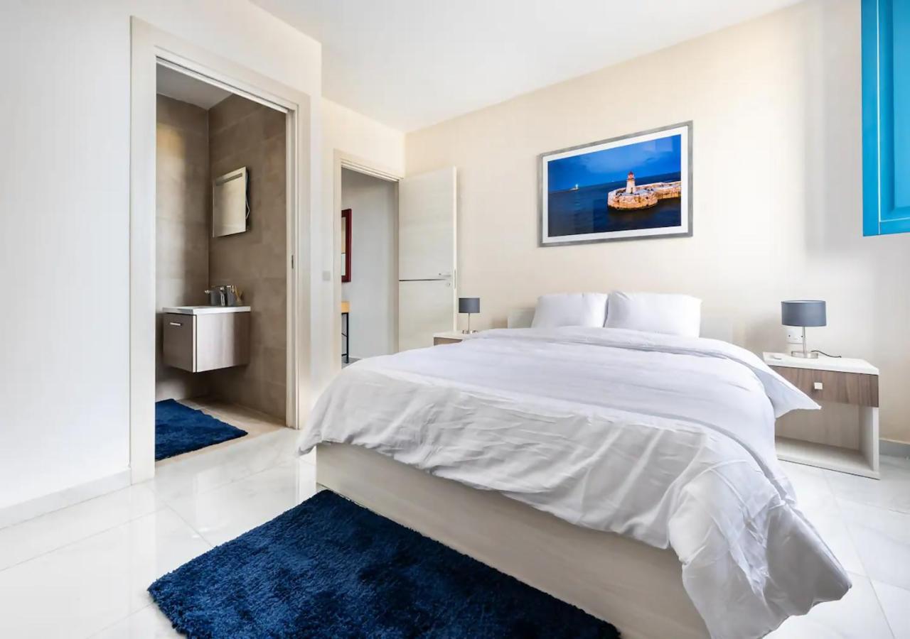 Sea View Luxury Apartment Brand New In 발레타 외부 사진